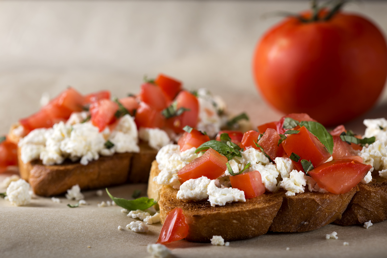 Bruschetta med tomat, basilika och mozzarella